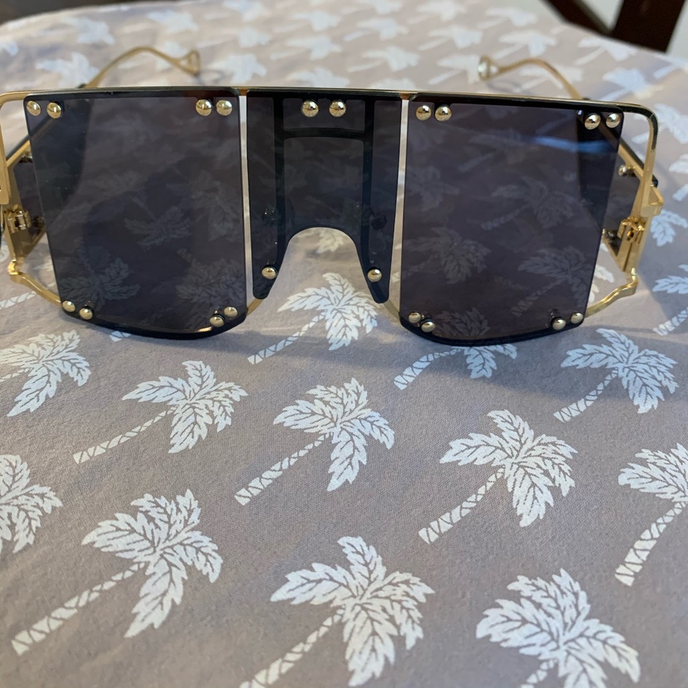 NWT women’s sunglasses Shady Lady oversized shades